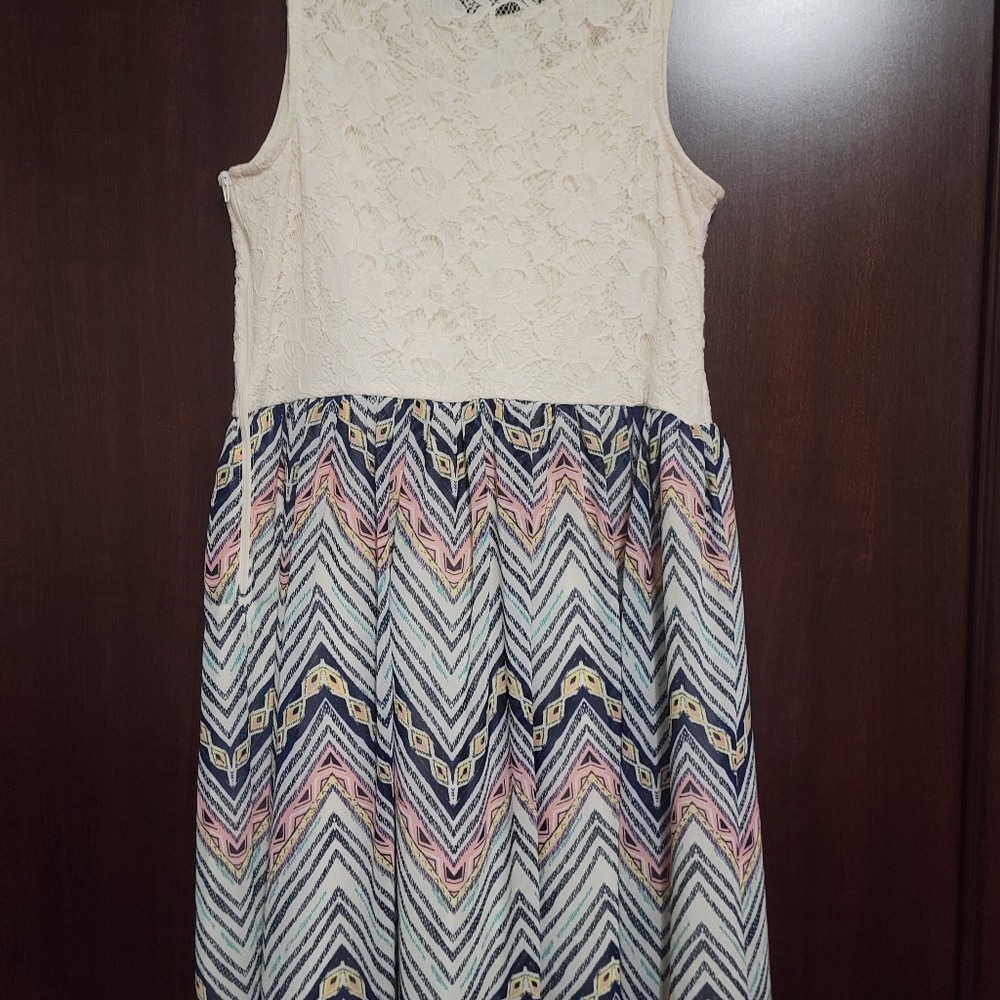 Dress - Picture 3 of 3